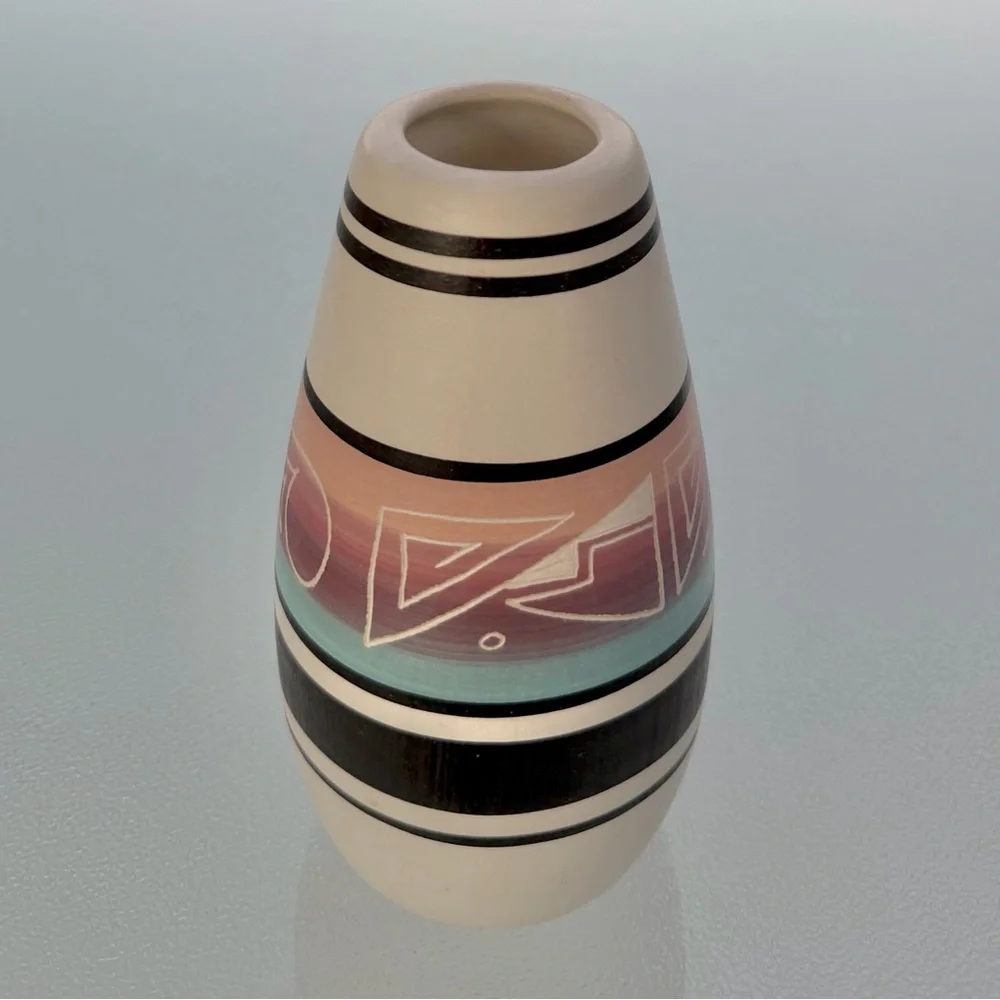 Southwestern Native American Navajo Artisan Signed Small Pottery Vase
